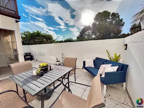7100 NW 17th St #112, Plantation, FL 33313