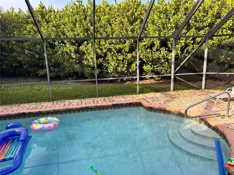 8205 NW 80th St, Tamarac, FL 33321
