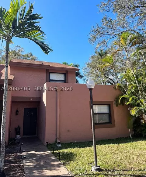 14 Chestnut Cir, Hollywood, FL 33026