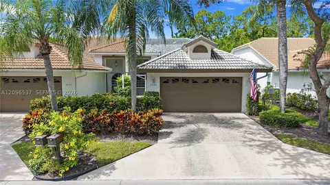 8033 San Vista Cir #12R, Naples, FL 34109