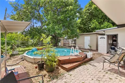 Exterior - 326 E 44th St, Hialeah, FL 33013 photo 2 of 2