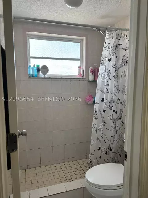 Bath - Undisclosed, Hialeah, FL 33012 photo 3 of 5