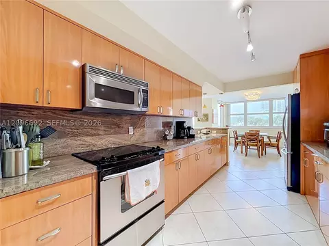 1880 S Ocean Dr #304, Hallandale Beach, FL 33009