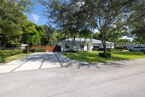 Exterior - 7985 SW 99th St, Miami, FL 33156 photo 2 of 8