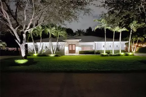 Exterior - 7985 SW 99th St, Miami, FL 33156 photo 4 of 8