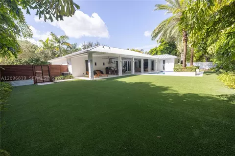 Exterior - 7985 SW 99th St, Miami, FL 33156 photo 5 of 8