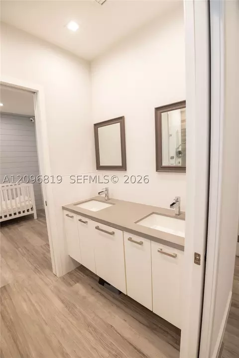 Bath - 7985 SW 99th St, Miami, FL 33156 photo 4 of 8