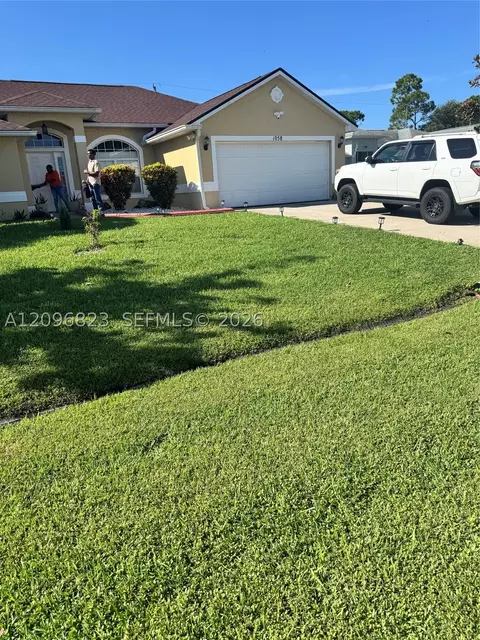 1058 SW Calmar Ave, Port Saint Lucie, FL 34953