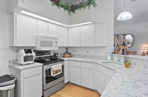 Kitchen - 11603 SE 172nd Loop, Summerfield, FL 34491 photo 4 of 4