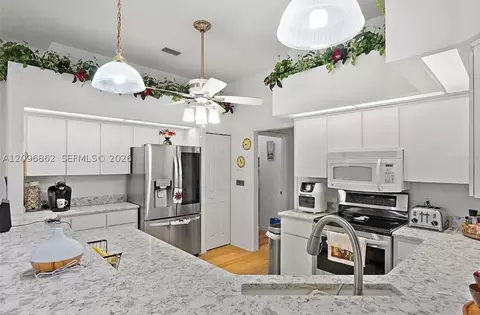Kitchen - 11603 SE 172nd Loop, Summerfield, FL 34491 photo 1 of 4