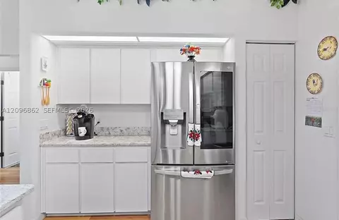 Kitchen - 11603 SE 172nd Loop, Summerfield, FL 34491 photo 3 of 4