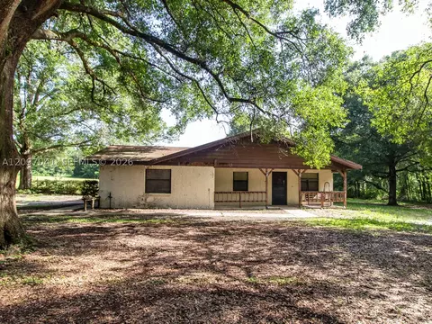 15233 SE 175th St, Weirsdale, FL 32195