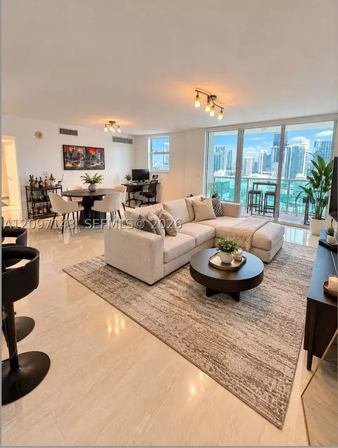 31 SE 5th St #2801, Miami, FL 33131