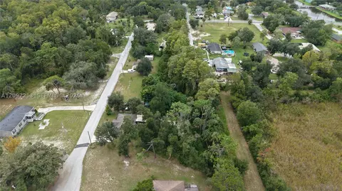 930 NE 1st Ter, Crystal River, FL 34429 photo 17