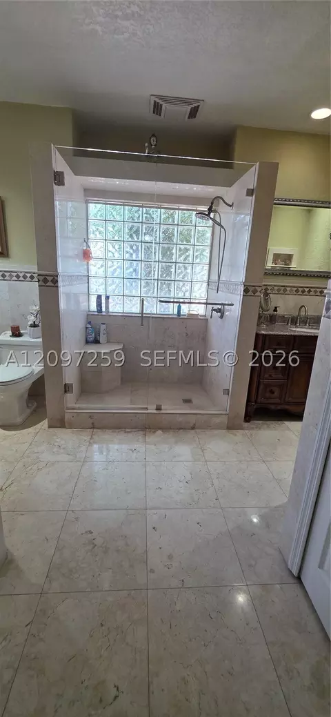 Bath - 17665 NW 87th Ct, Hialeah, FL 33018 photo 3 of 4