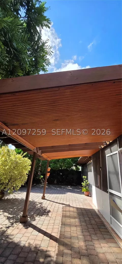 Exterior - 17665 NW 87th Ct, Hialeah, FL 33018 photo 8 of 9