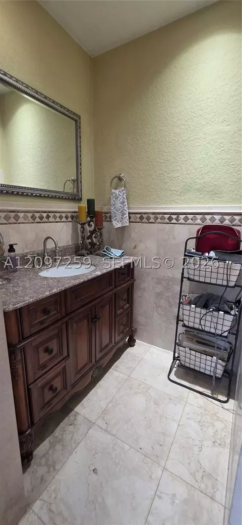 Bath - 17665 NW 87th Ct, Hialeah, FL 33018 photo 4 of 4
