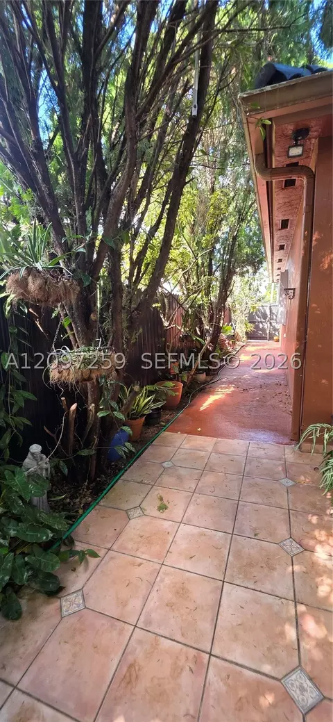 Exterior - 17665 NW 87th Ct, Hialeah, FL 33018 photo 6 of 9
