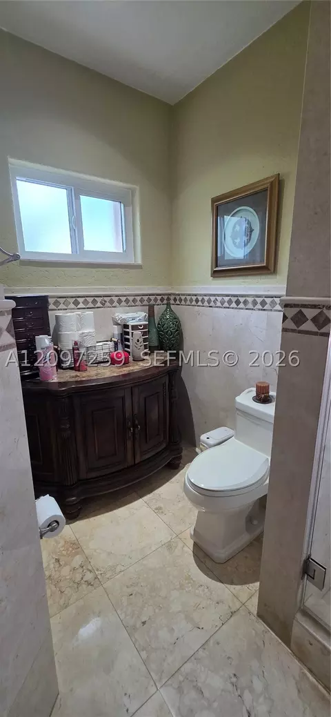 Bath - 17665 NW 87th Ct, Hialeah, FL 33018 photo 2 of 4