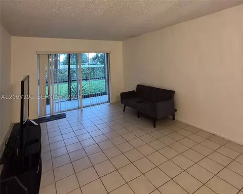 8000 Fairview Dr #107, Tamarac, FL 33321