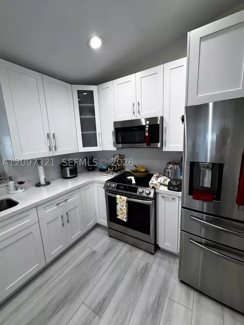 Kitchen - 5836 NW 199th St, Hialeah, FL 33015 photo 2 of 6