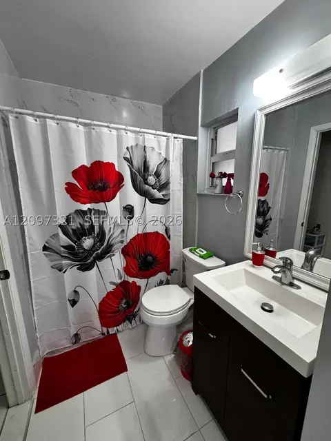 Bath - 5836 NW 199th St, Hialeah, FL 33015 photo 3 of 4