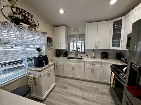 Kitchen - 5836 NW 199th St, Hialeah, FL 33015 photo 3 of 6