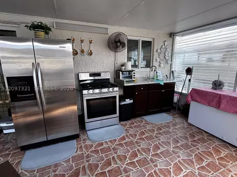 Kitchen - 5836 NW 199th St, Hialeah, FL 33015 photo 4 of 6