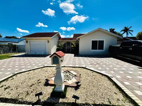 5836 NW 199th St, Hialeah, FL 33015