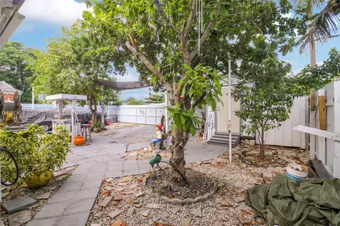 Exterior - 1663 NE 176th St, North Miami Beach, FL 33162 photo 3 of 21