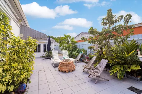 Exterior - 1663 NE 176th St, North Miami Beach, FL 33162 photo 7 of 21