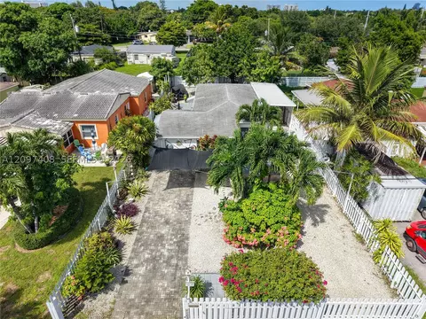 Exterior - 1663 NE 176th St, North Miami Beach, FL 33162 photo 21 of 21