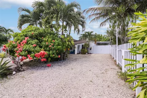 Exterior - 1663 NE 176th St, North Miami Beach, FL 33162 photo 17 of 21