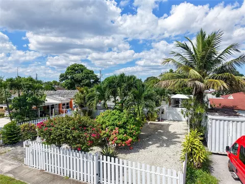 Exterior - 1663 NE 176th St, North Miami Beach, FL 33162 photo 20 of 21