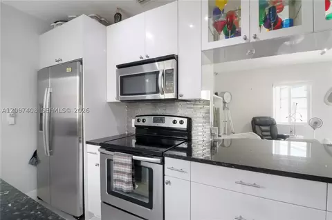 Kitchen - 1663 NE 176th St, North Miami Beach, FL 33162 photo 2 of 3