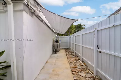Exterior - 1663 NE 176th St, North Miami Beach, FL 33162 photo 11 of 21