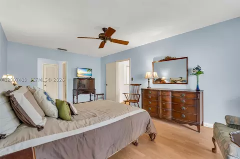 Bedroom - 18958 Bobolink Dr, Hialeah, FL 33015 photo 5 of 7