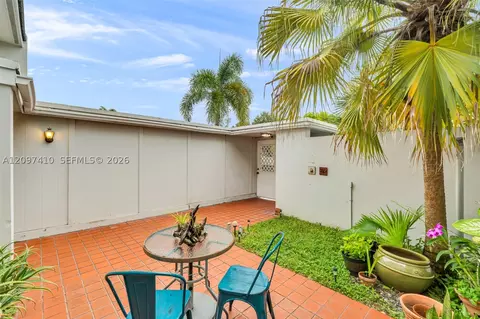Exterior - 18958 Bobolink Dr, Hialeah, FL 33015 photo 4 of 11