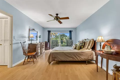 Bedroom - 18958 Bobolink Dr, Hialeah, FL 33015 photo 4 of 7