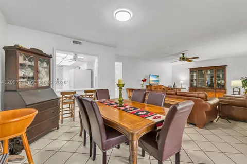 Dining - 18958 Bobolink Dr, Hialeah, FL 33015 photo 2 of 2