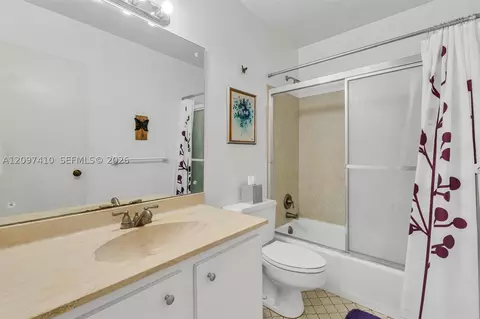 Bath - 18958 Bobolink Dr, Hialeah, FL 33015 photo 3 of 5
