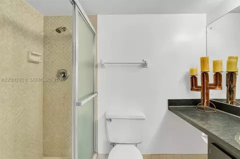 Bath - 18958 Bobolink Dr, Hialeah, FL 33015 photo 1 of 5