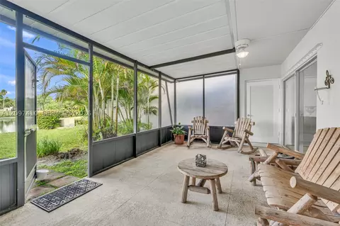 Exterior - 18958 Bobolink Dr, Hialeah, FL 33015 photo 7 of 11
