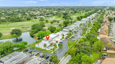 View/Area - 18958 Bobolink Dr, Hialeah, FL 33015 photo 3 of 8