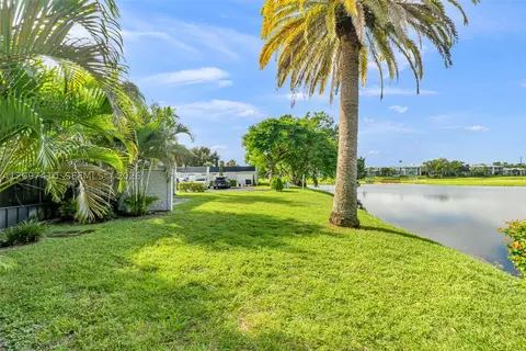 Exterior - 18958 Bobolink Dr, Hialeah, FL 33015 photo 11 of 11