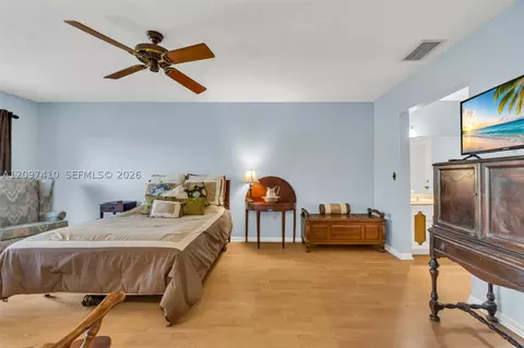 Bedroom - 18958 Bobolink Dr, Hialeah, FL 33015 photo 3 of 7