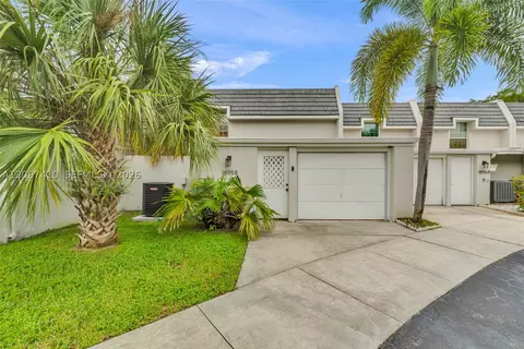 Exterior - 18958 Bobolink Dr, Hialeah, FL 33015 photo 2 of 11