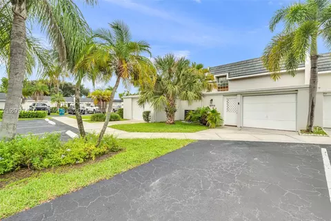 18958 Bobolink Dr, Hialeah, FL 33015