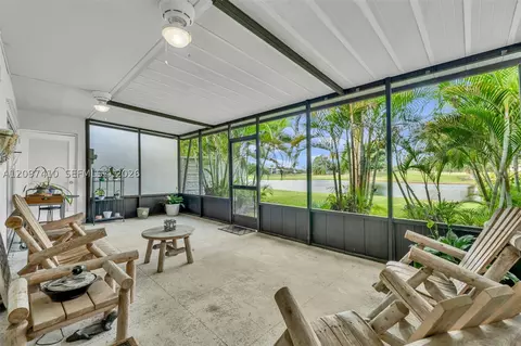 Exterior - 18958 Bobolink Dr, Hialeah, FL 33015 photo 5 of 11