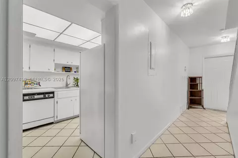 Entry Way - 18958 Bobolink Dr, Hialeah, FL 33015 photo 4 of 5